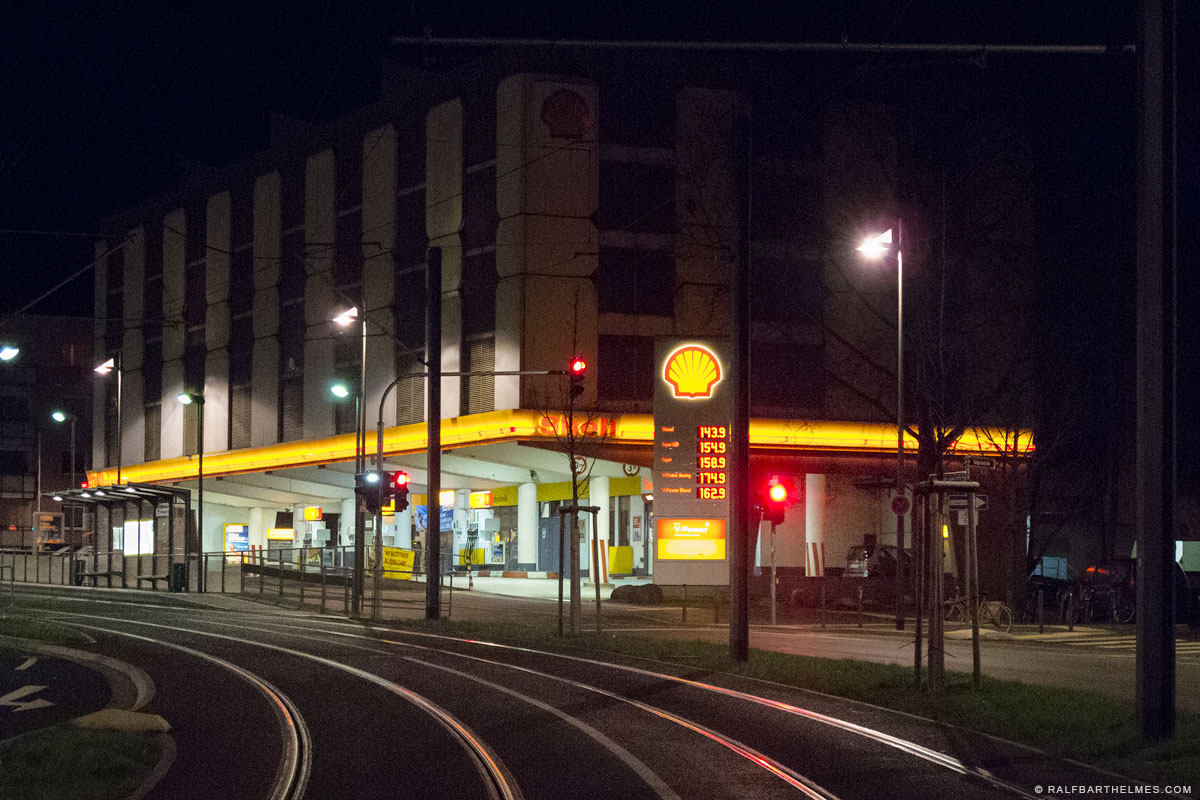 269-shell-filling-station-frankfurt